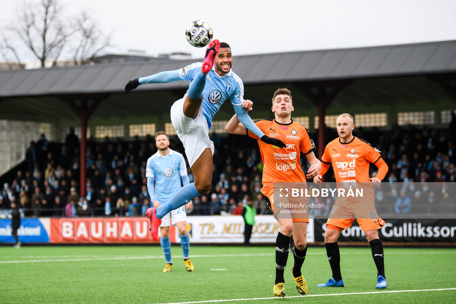 Malmö FFs Isaac Kiese Thelin och AFC Eskilstunas Adnan