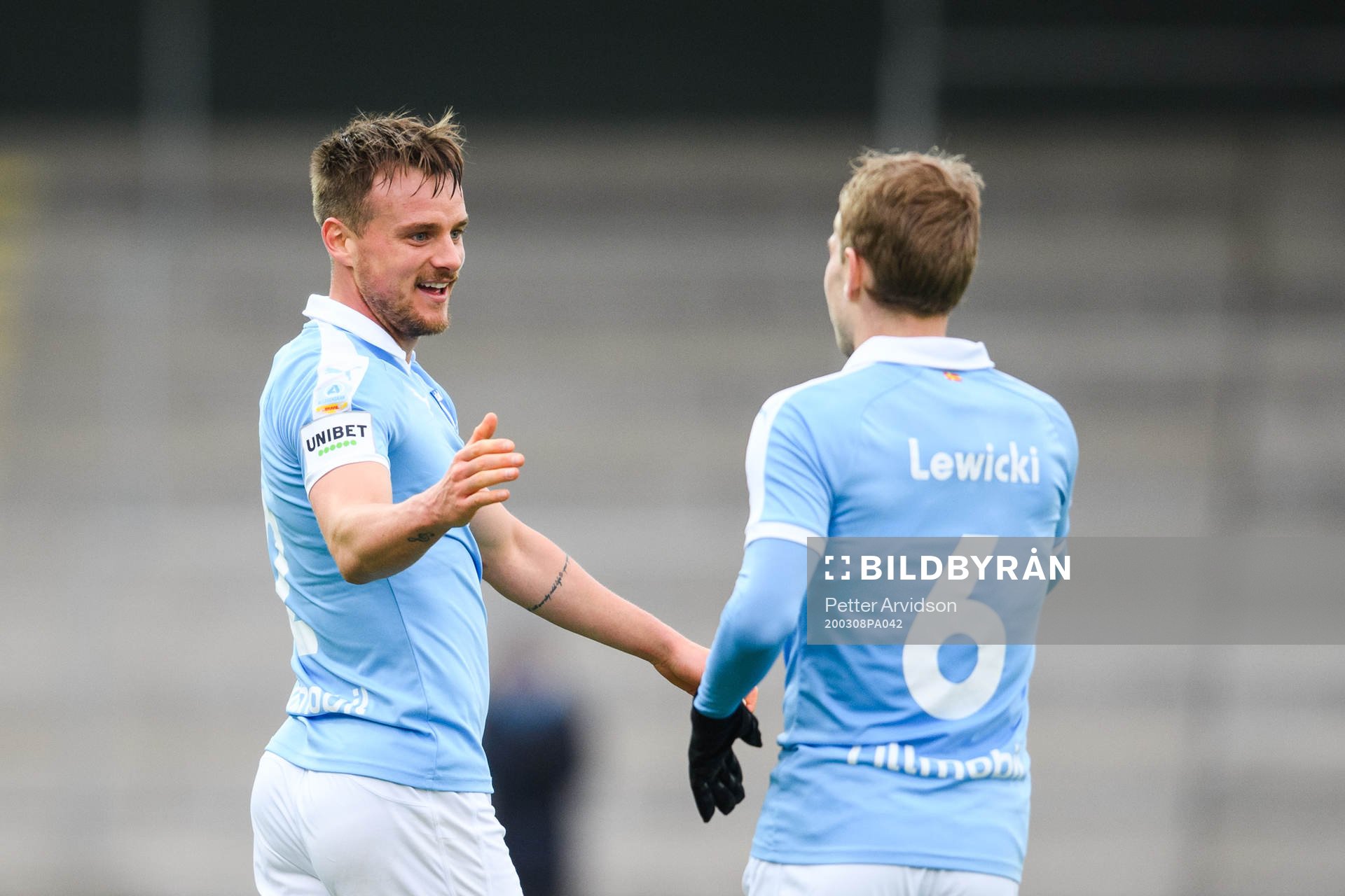 Malmö FFs Eric Larsson och Oscar Lewicki jublar