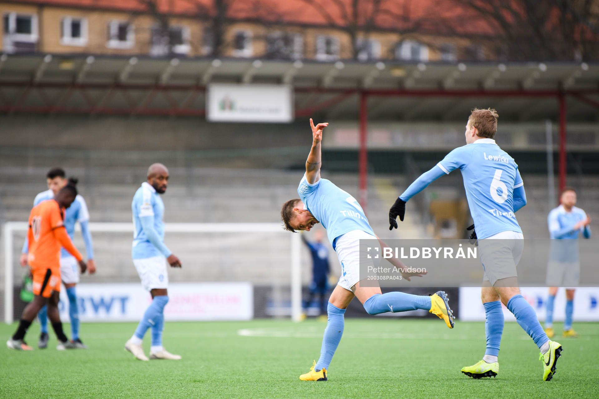 Malmö FFs Eric Larsson och Oscar Lewicki jublar