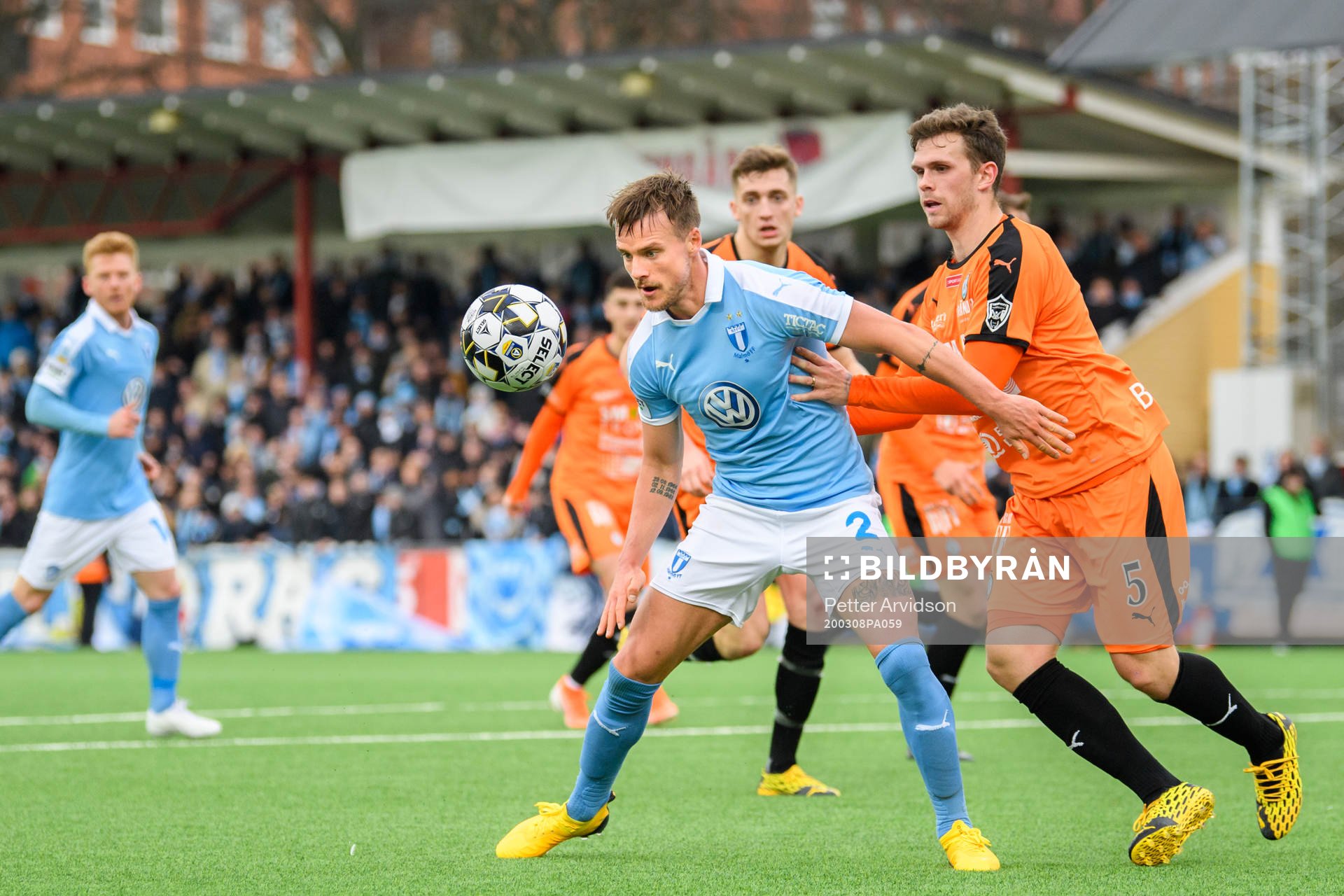 Malmö FFs Eric Larsson och AFC Eskilstunas Jesper Manns