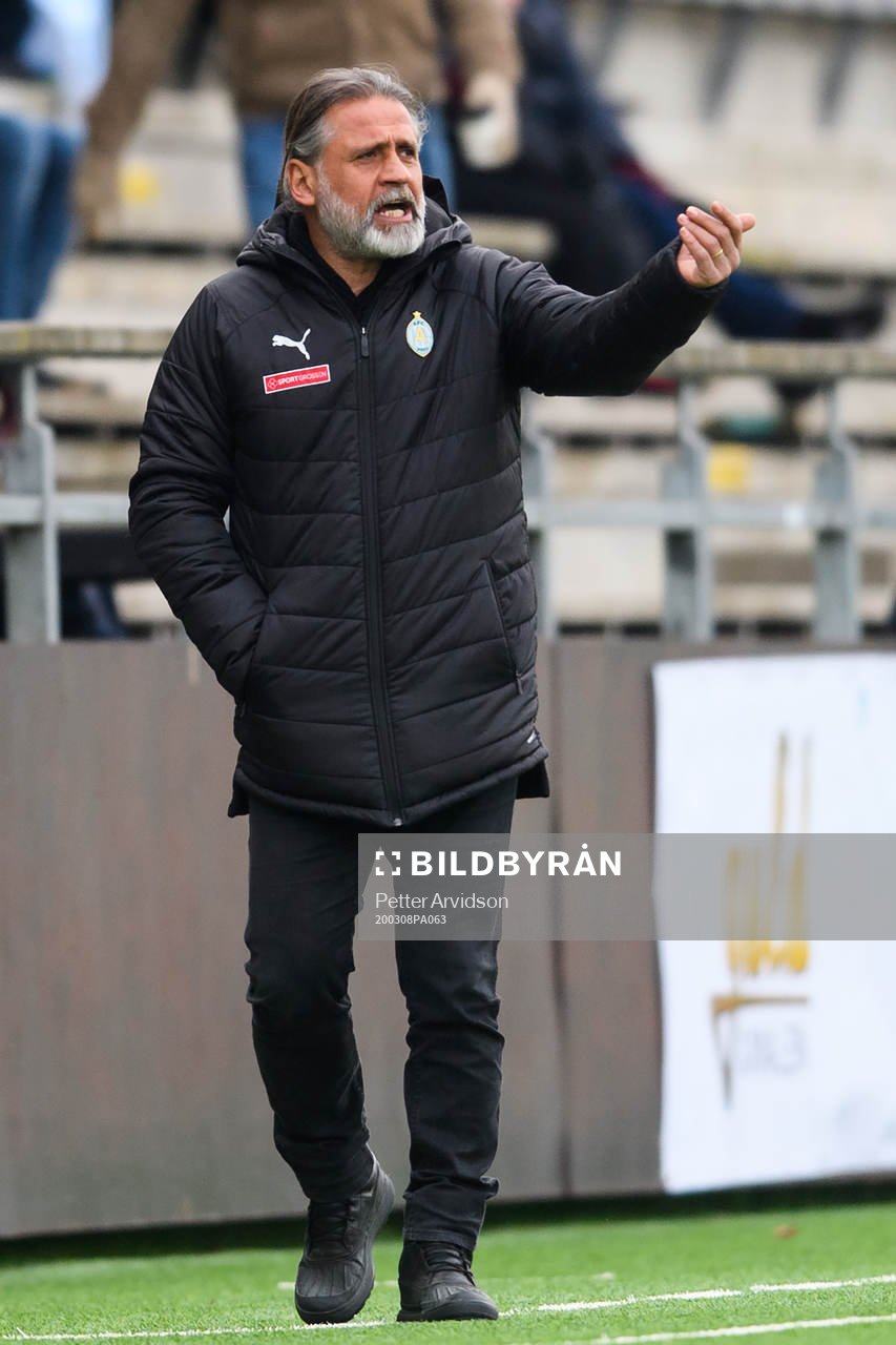 AFC Eskilstunas tränare Özcan Melkemichel