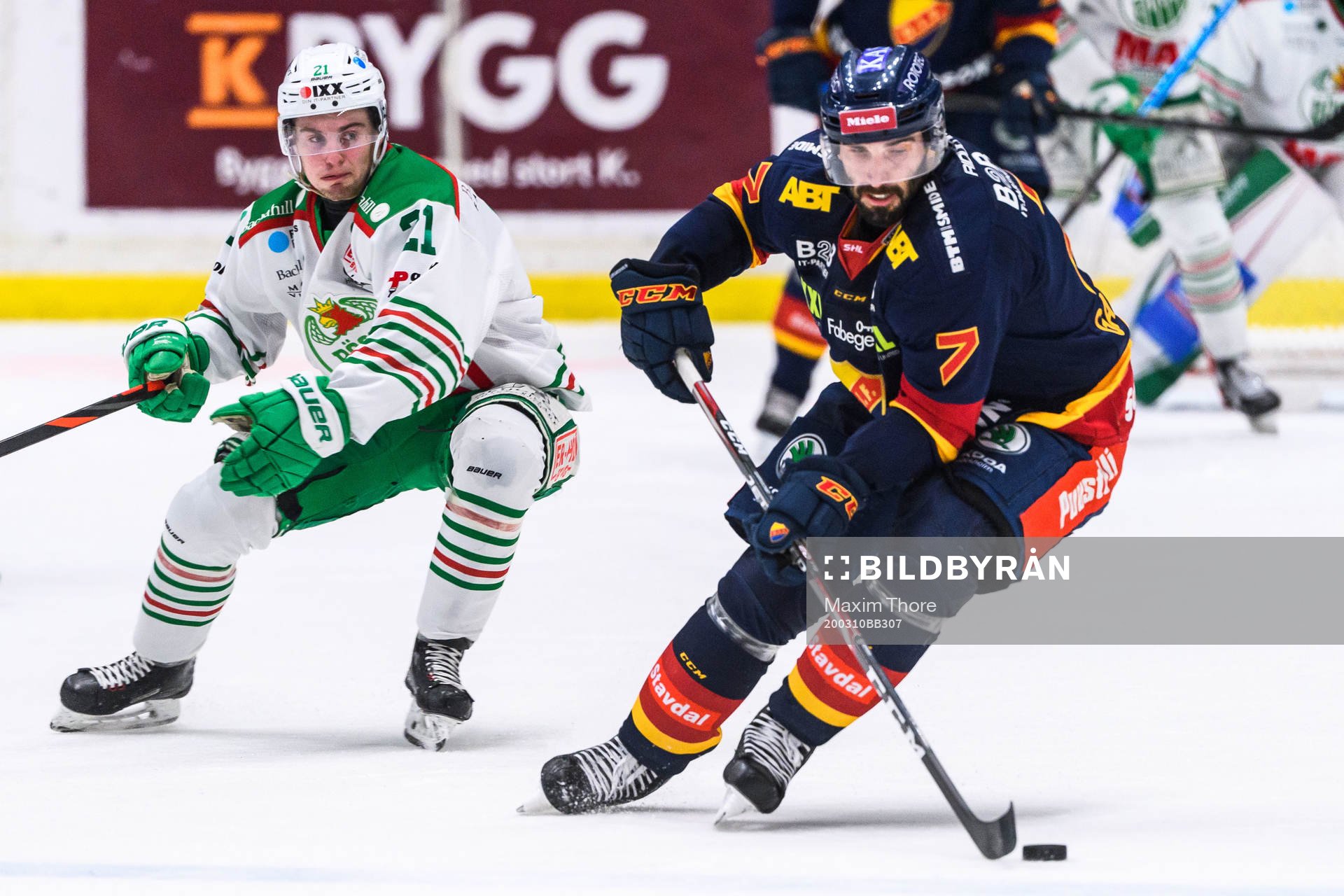 Rögles Nils Höglander och Djurgårdens Jason Garrison