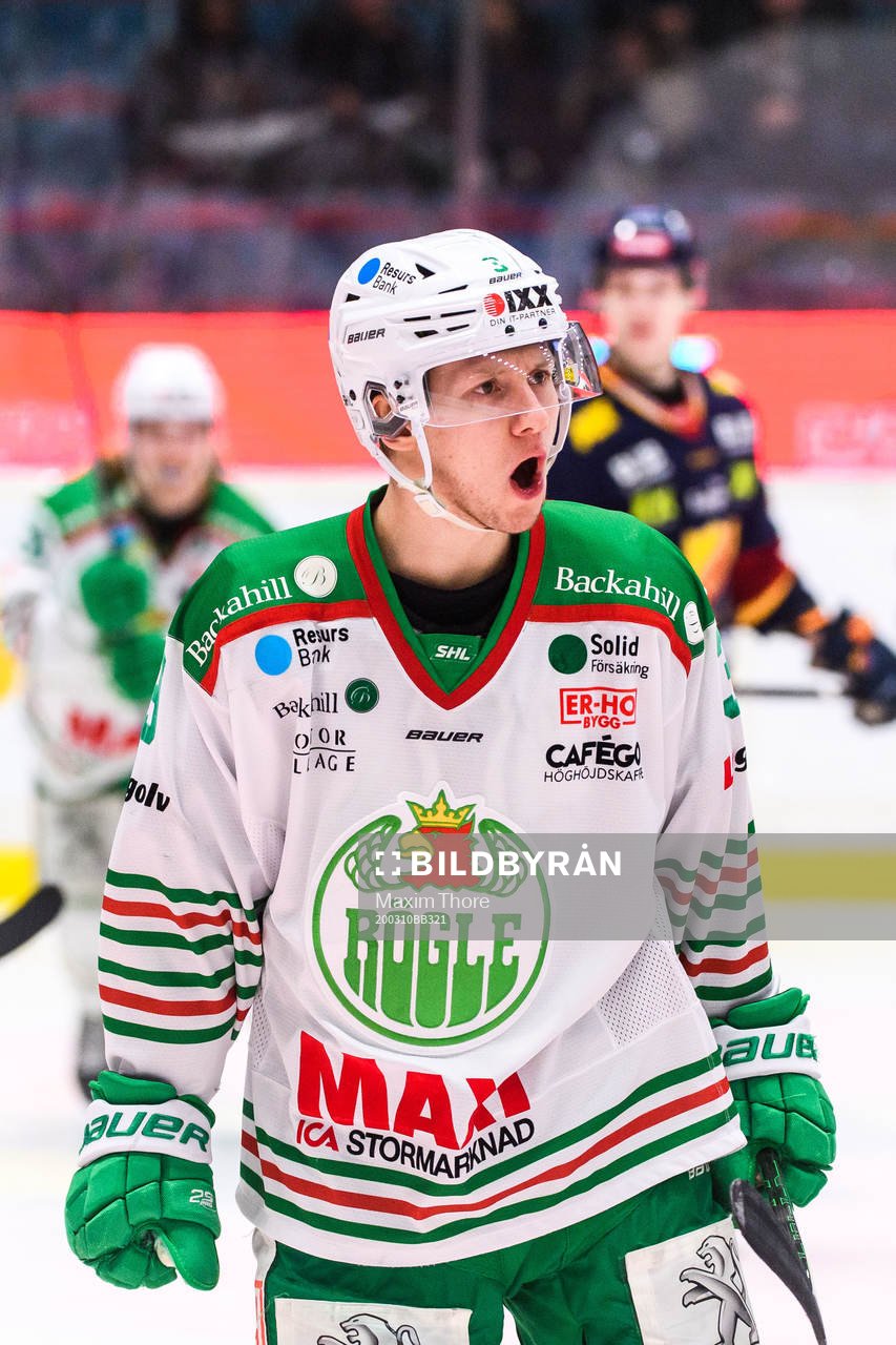 Rögles Daniel Bertov jublar