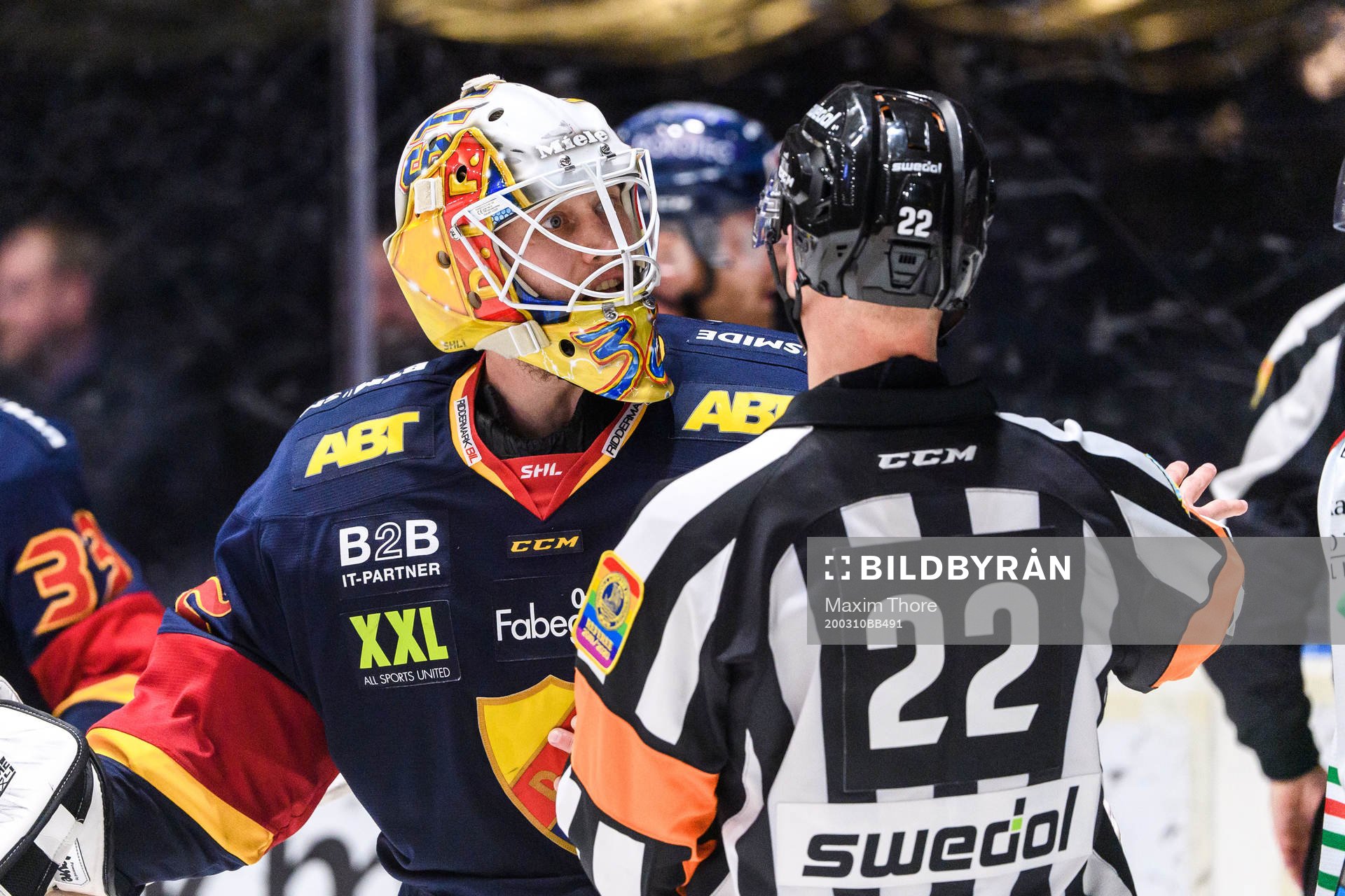 Djurgårdens målvakt Karri Rämö och domare Andreas