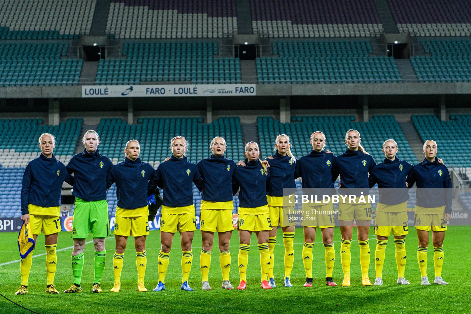 Player of Sweden sings along with the national anthem