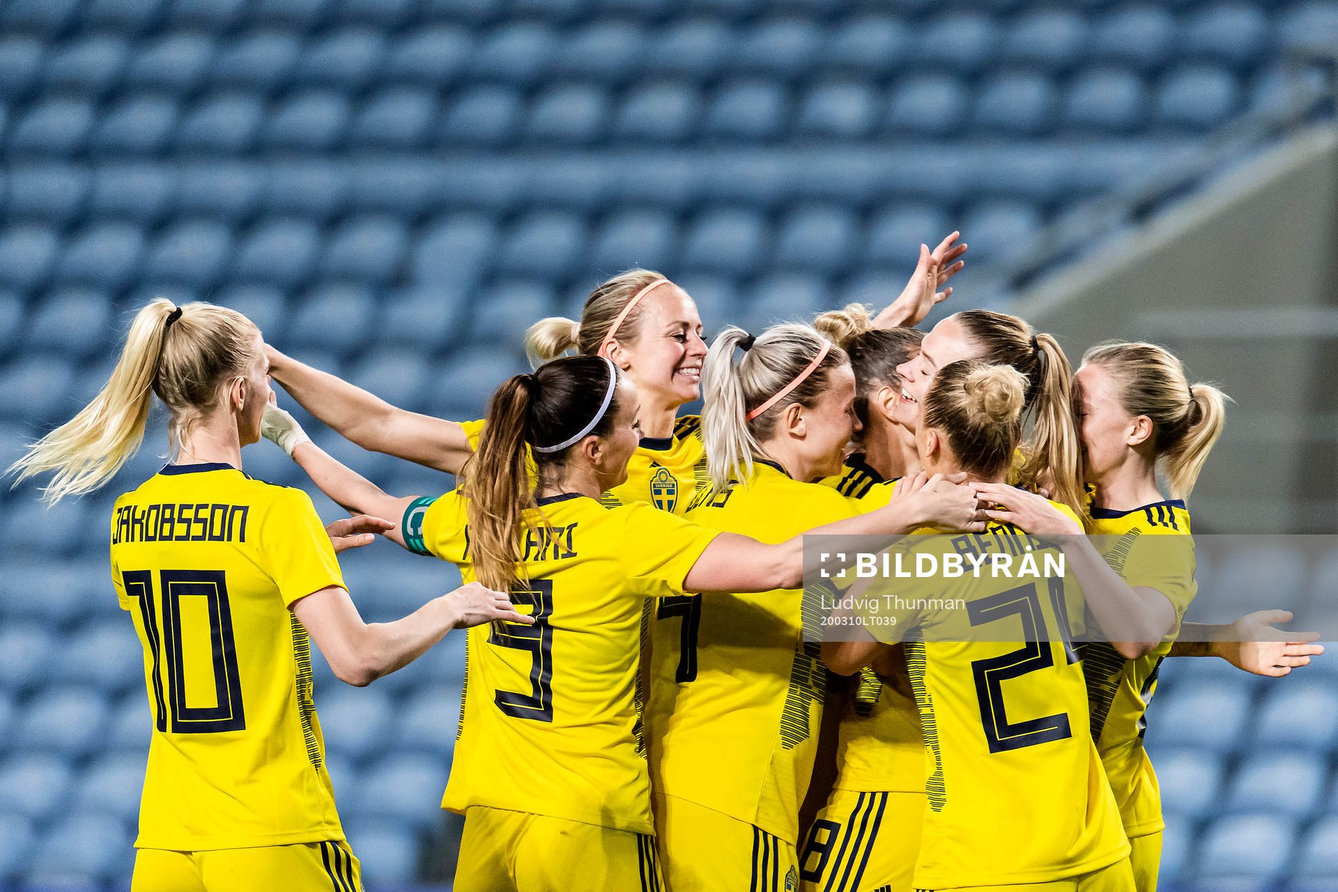 Players of Sweden celebrate after 0-2 during the Algarve Cup match between Portugal and Sweden on March 10, 2020 in Faro.