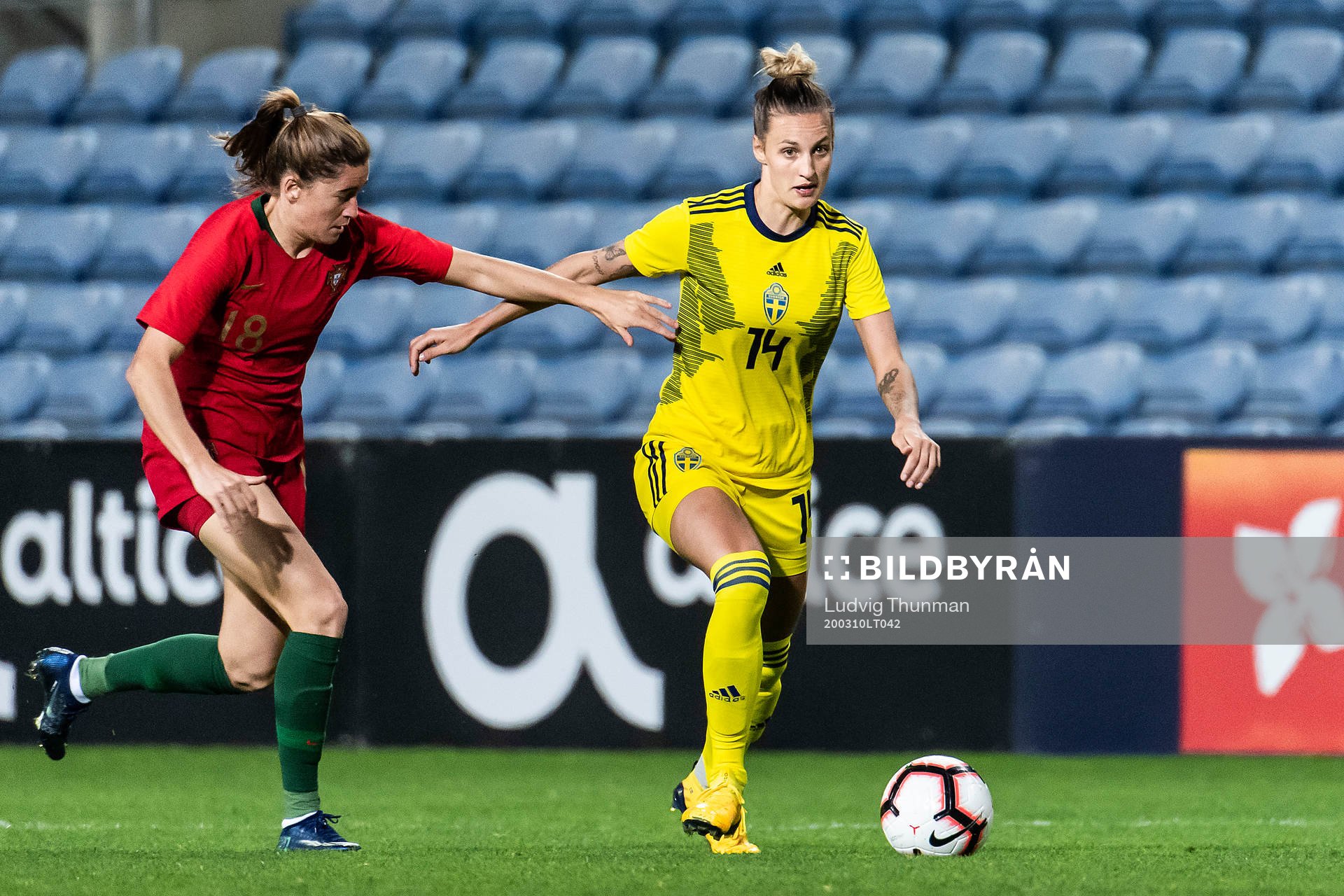 Carolina Mendes of Portugal and Nathalie Björn of Sweden