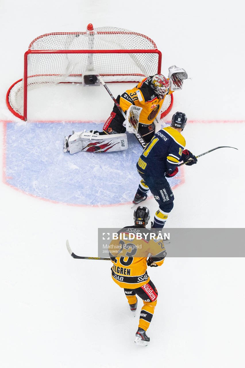 s Simon Önerud ser Lias Andersson (ej i bild) göra 1-0