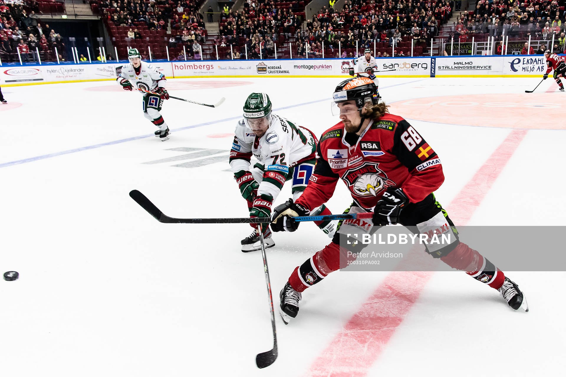 Frölundas Patrik Carlsson och Malmö Redhawks Adam Brodecki