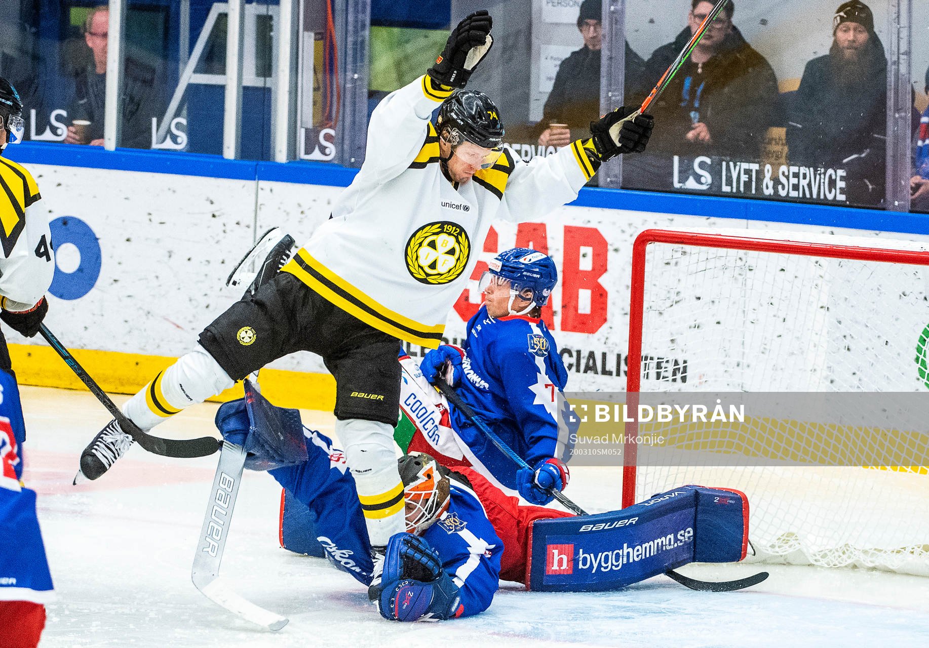 Oskarshamns målvakt Marcus Hellgren och Brynäs Johan