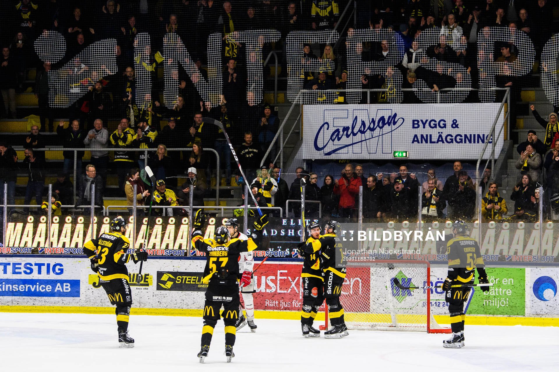 Västerås spelare jublar