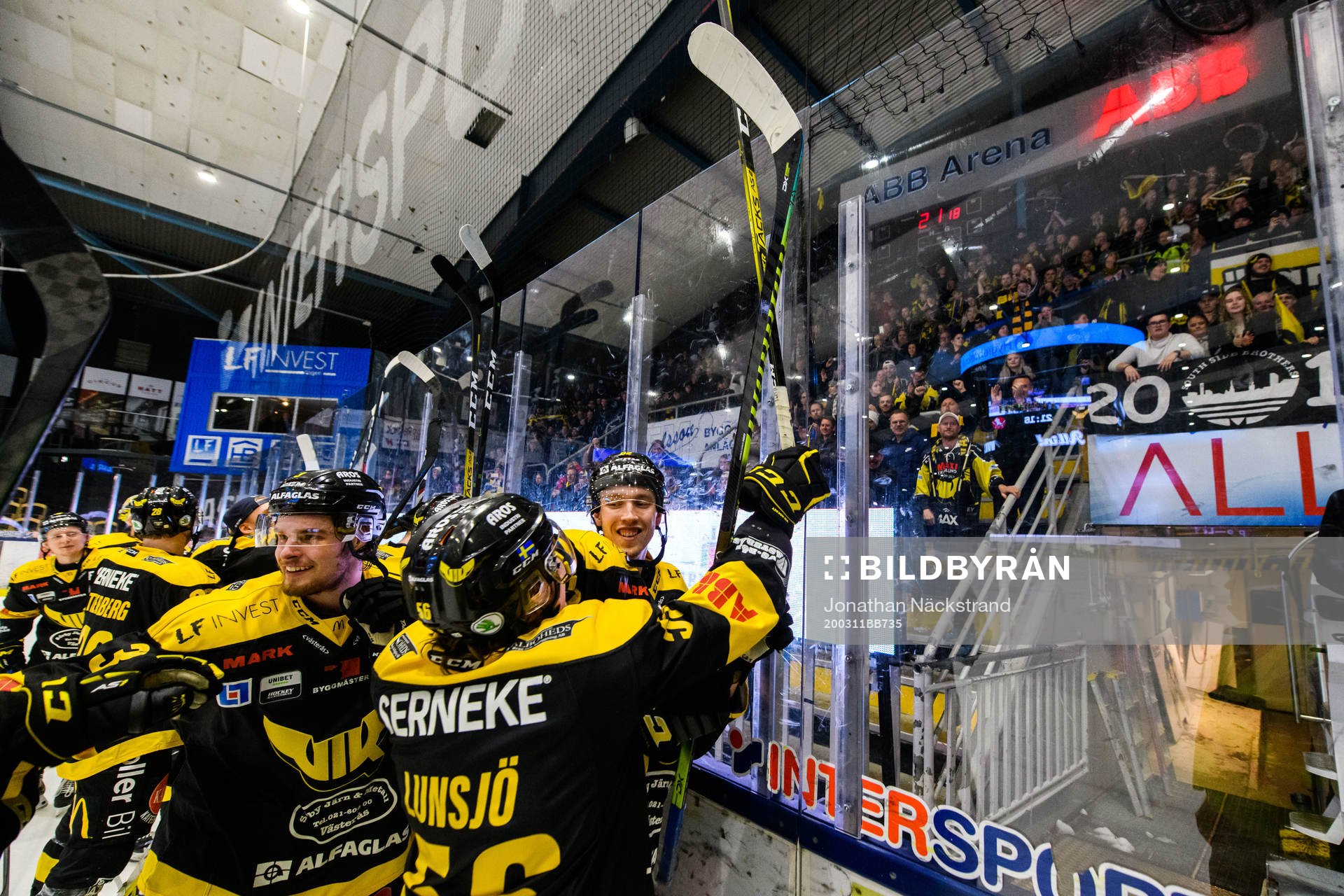 Västerås spelare jublar