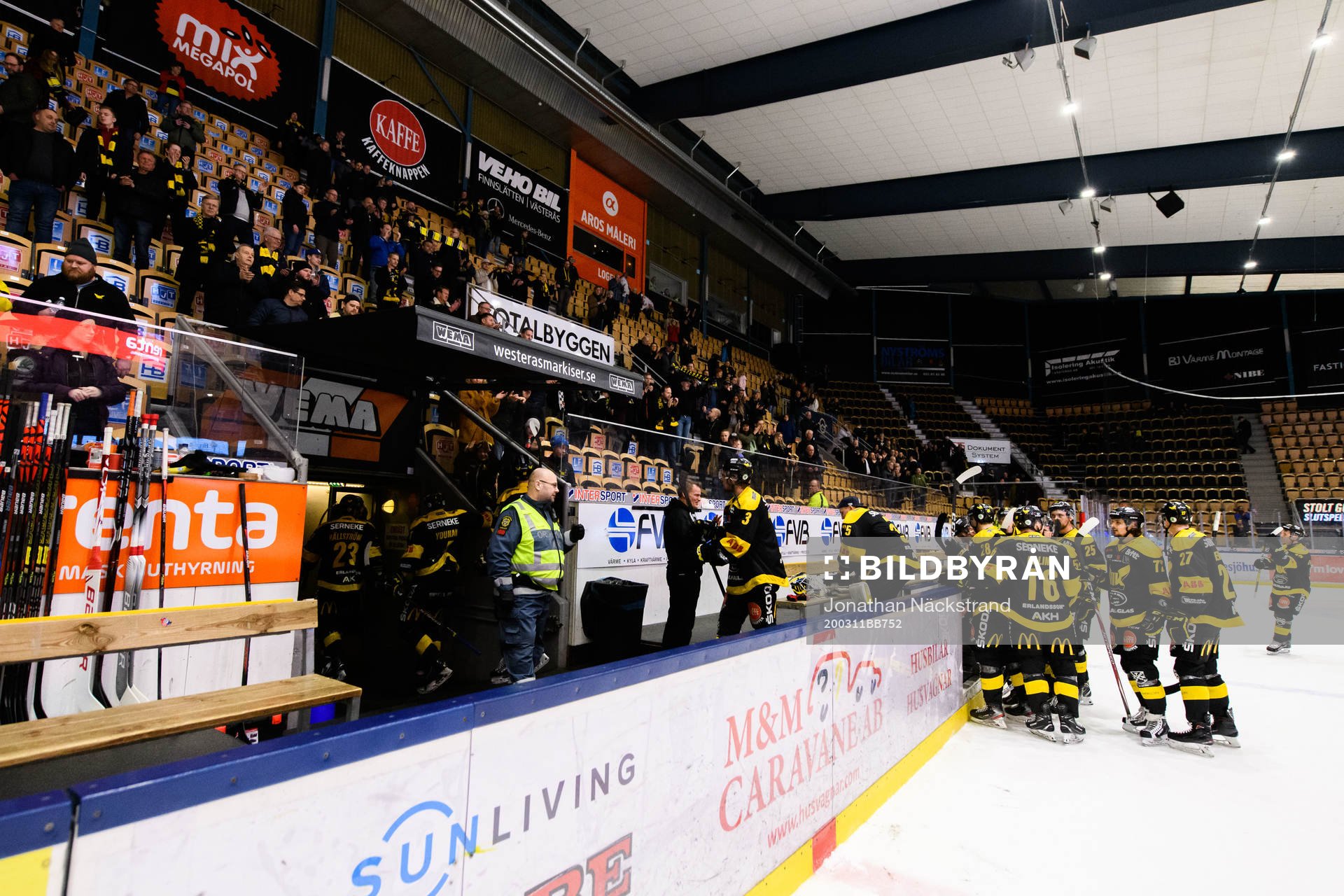 Västerås spelare jublar