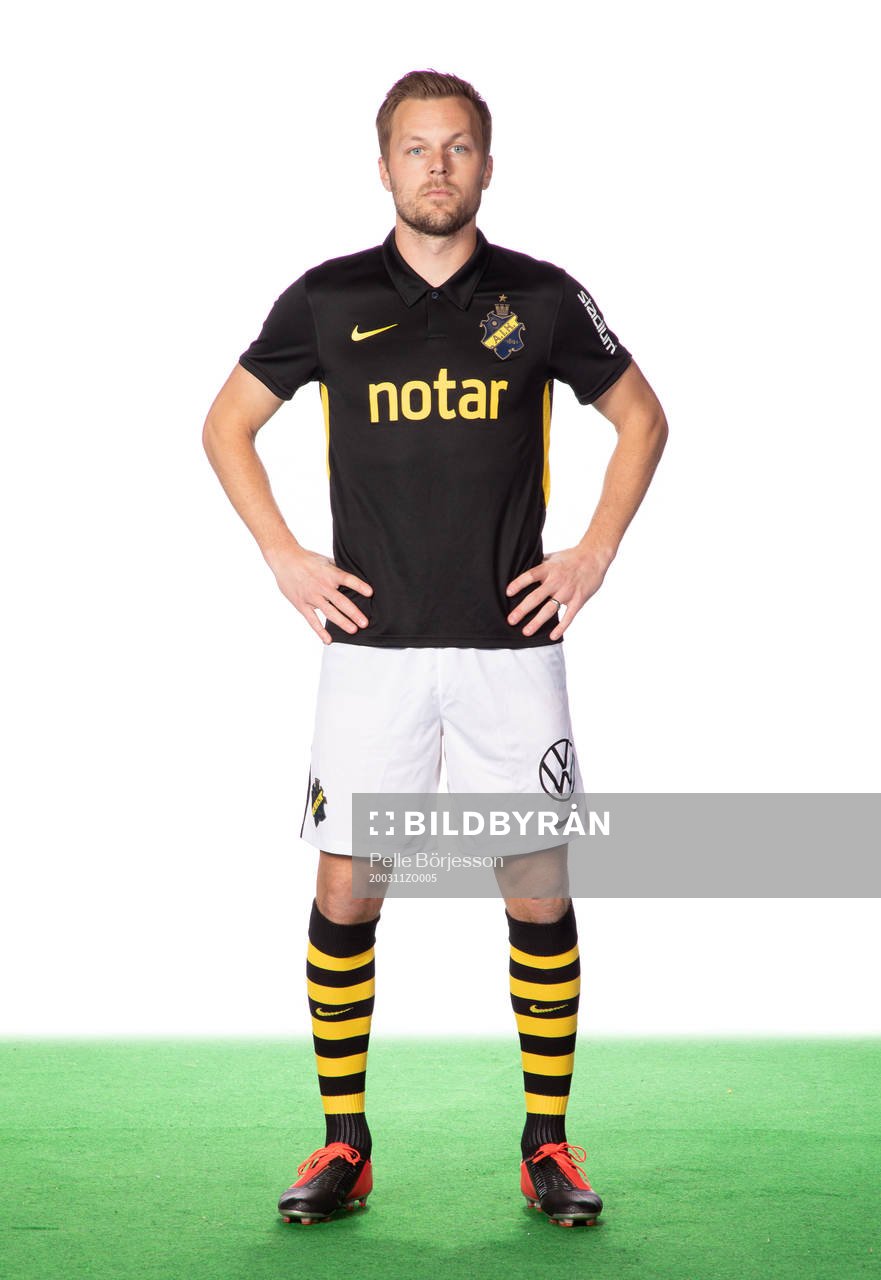 s Sebastian Larsson