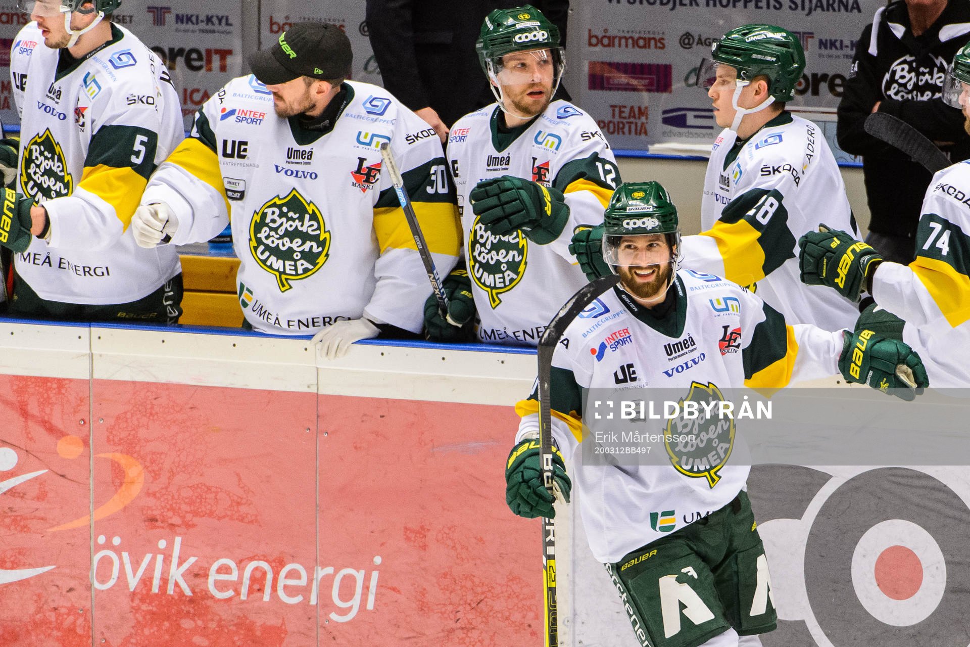 Björklövens Alex Hutchings jublar