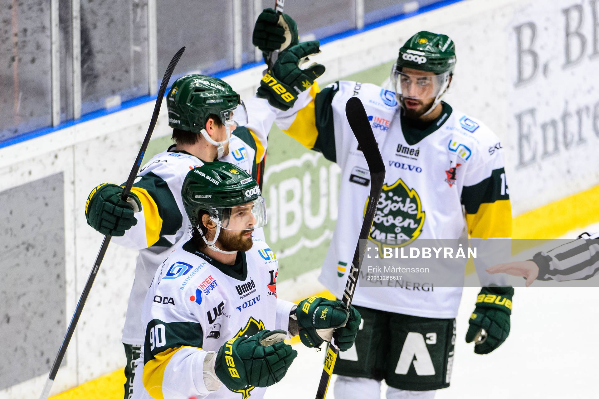 Björklövens Alex Hutchings jublar