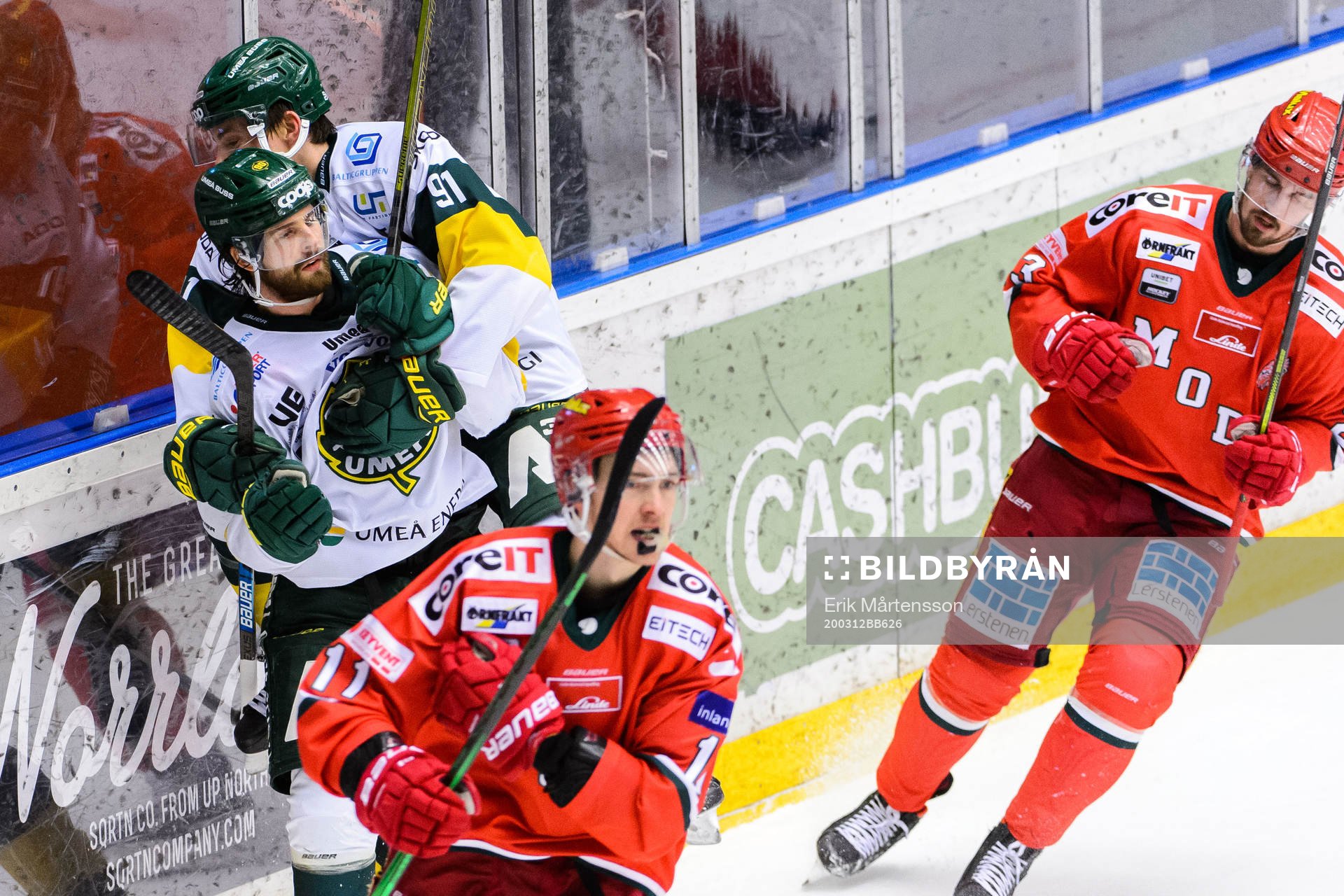 Björklövens Alex Hutchings jublar