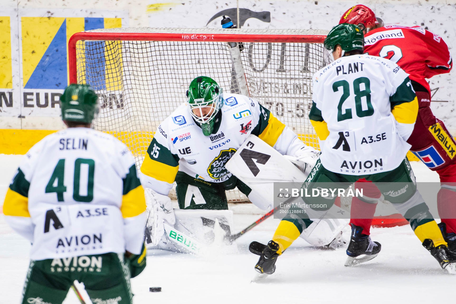 Björklövens Sebastian Selin, målvakt Joe Cannata, Adam