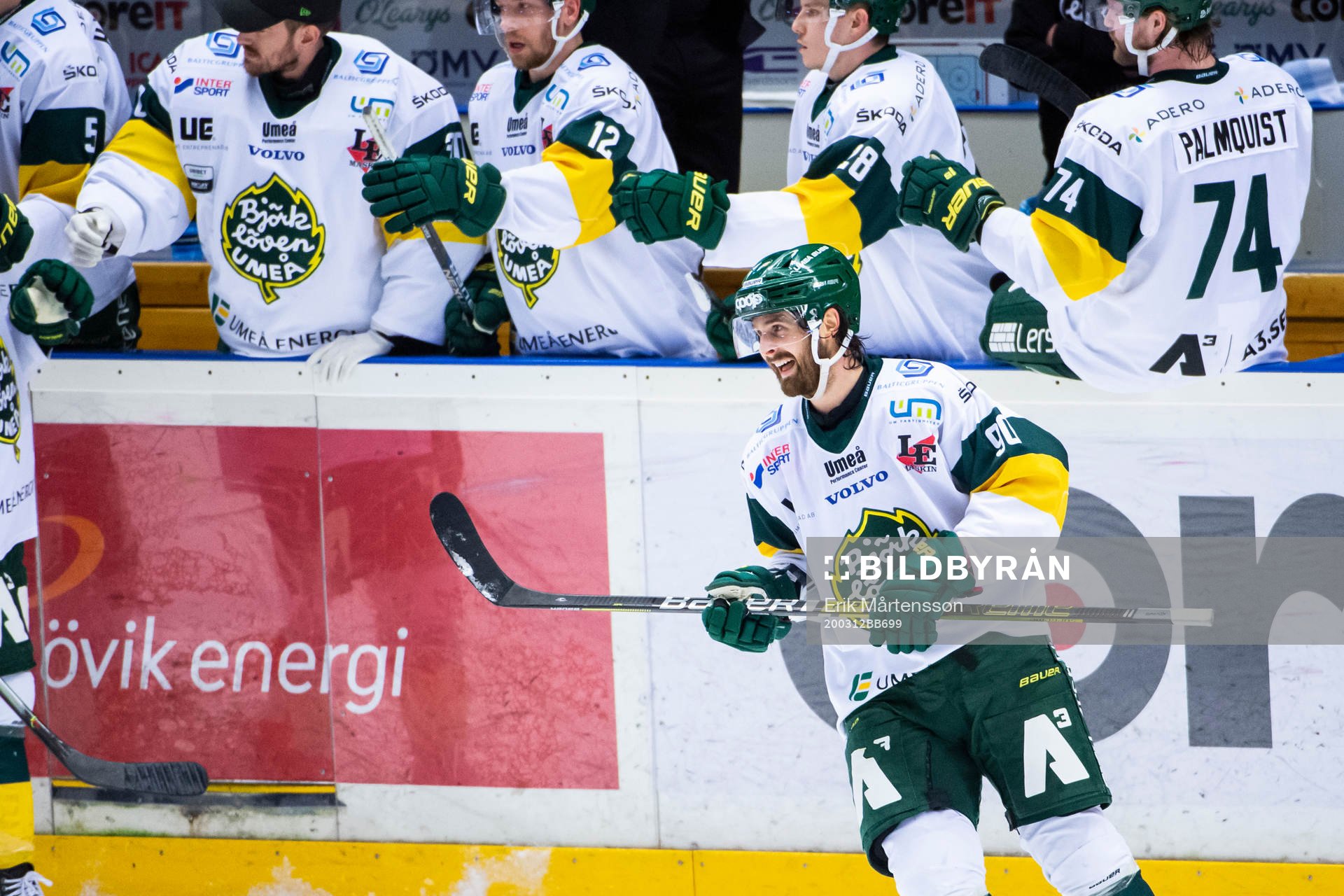 Björklövens Alex Hutchings jublar