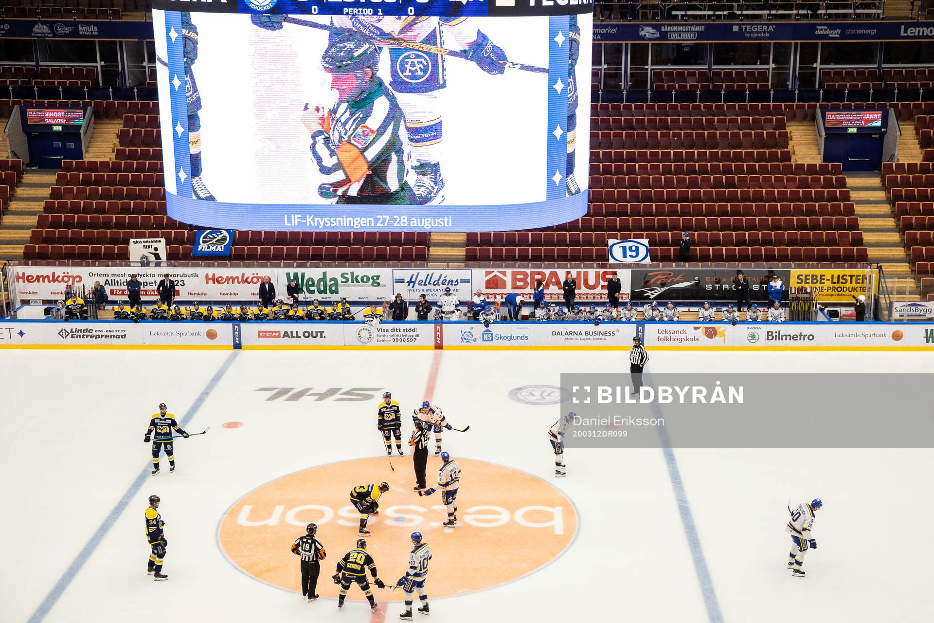 Tomma läktare inna nedsläpp