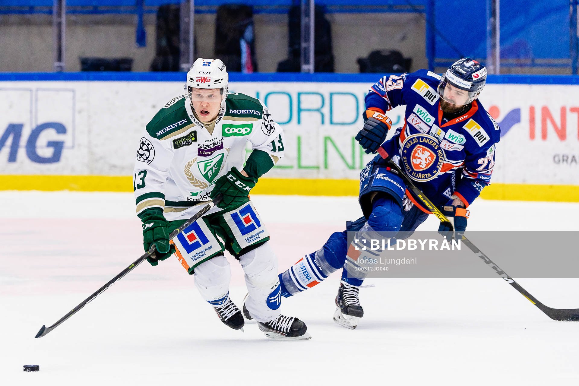 Färjestads Daniel Viksten och Växjös Roman Horak
