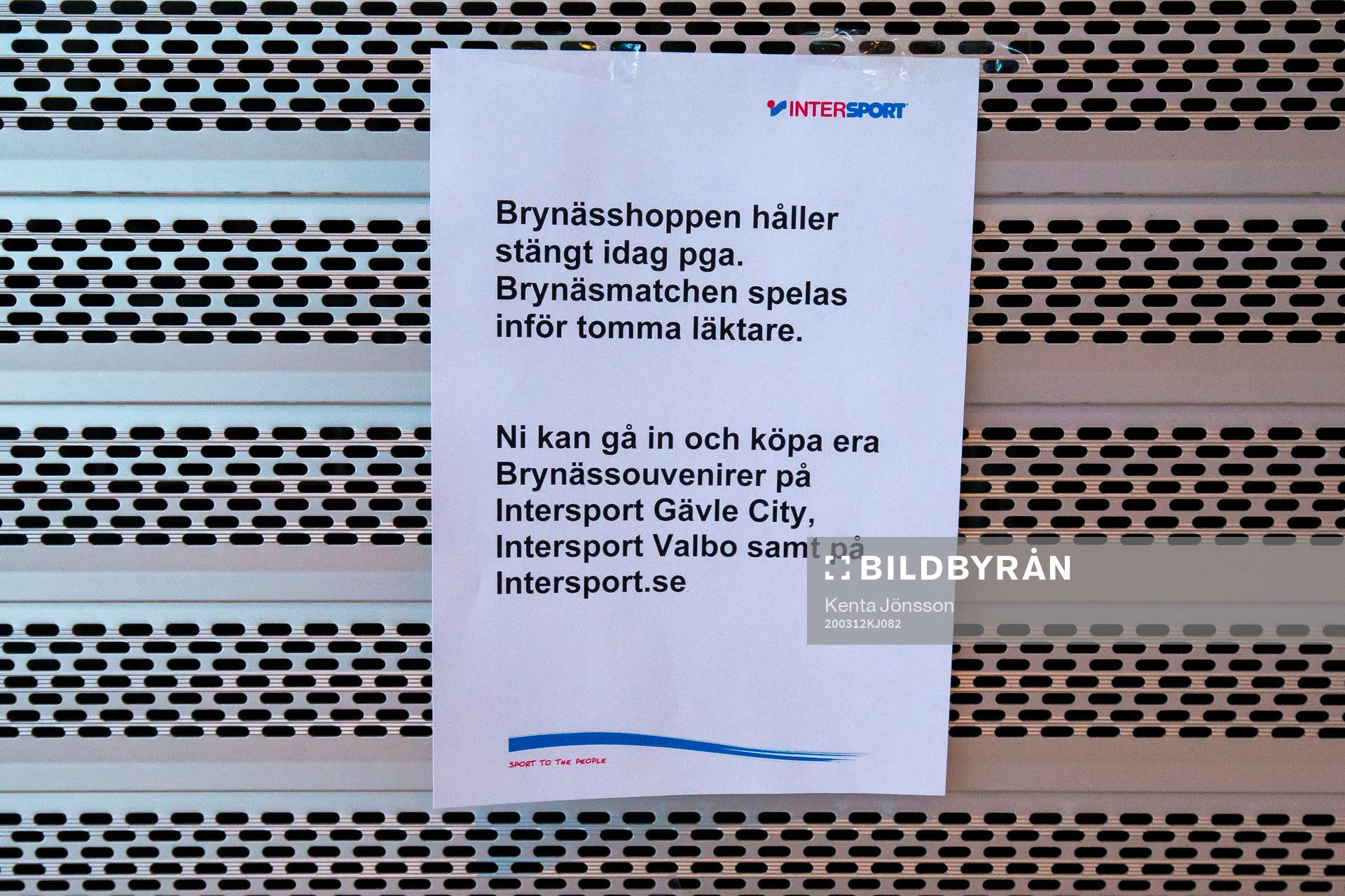 En skylt meddelar Brynäs supportershop håller stängt
