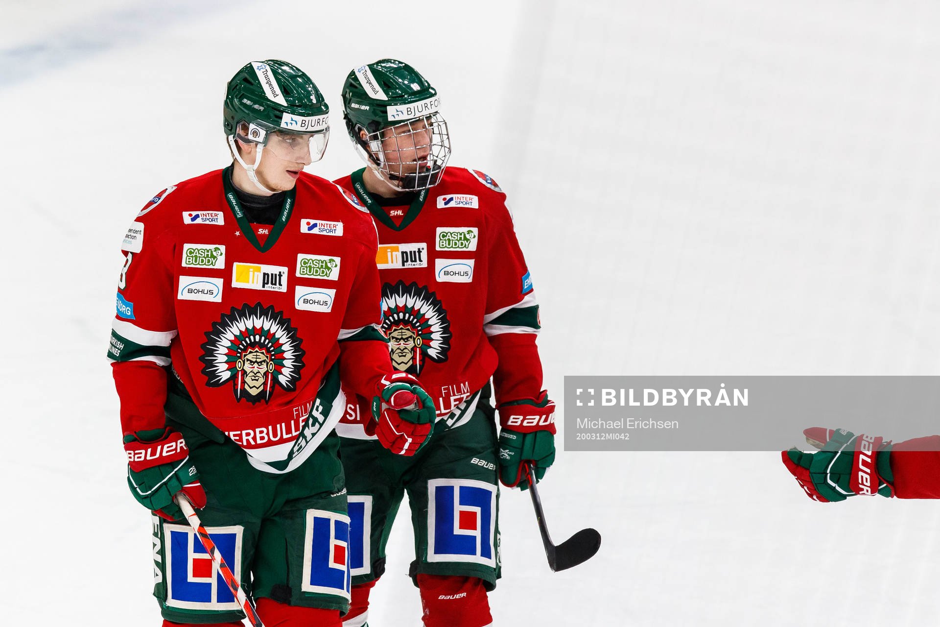 Frölundas Jacob Moverare och Lucas Raymond jublar