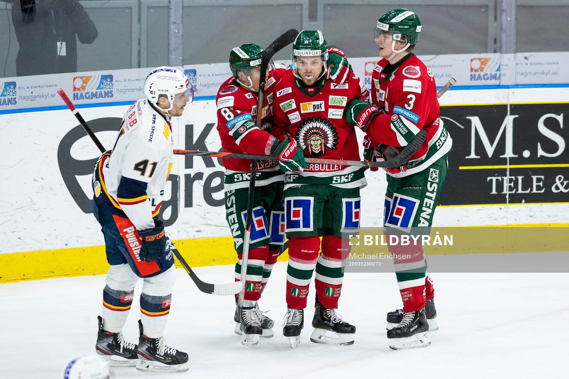 Frölundas Mats Rosseli Olsen jublar med Ryan Lasch och