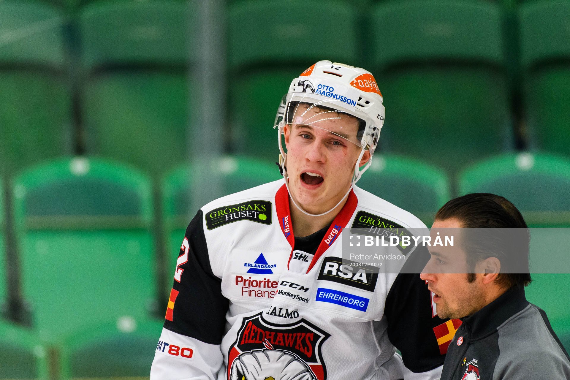 Malmö Redhawks Linus Lindstrand-Cronholm har ont och får