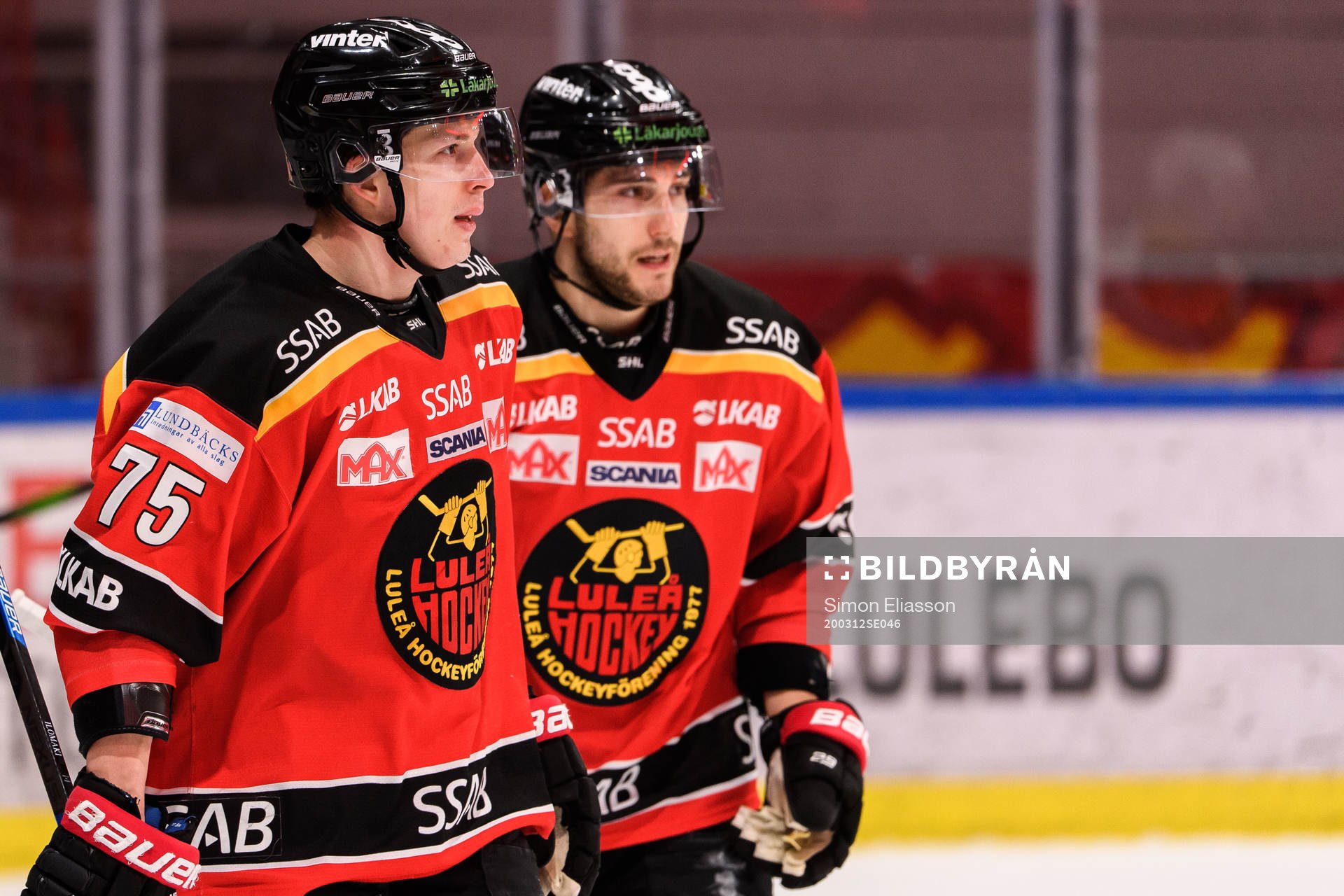Luleås Arttu Ilomäki och Konstantin Komarek jublar
