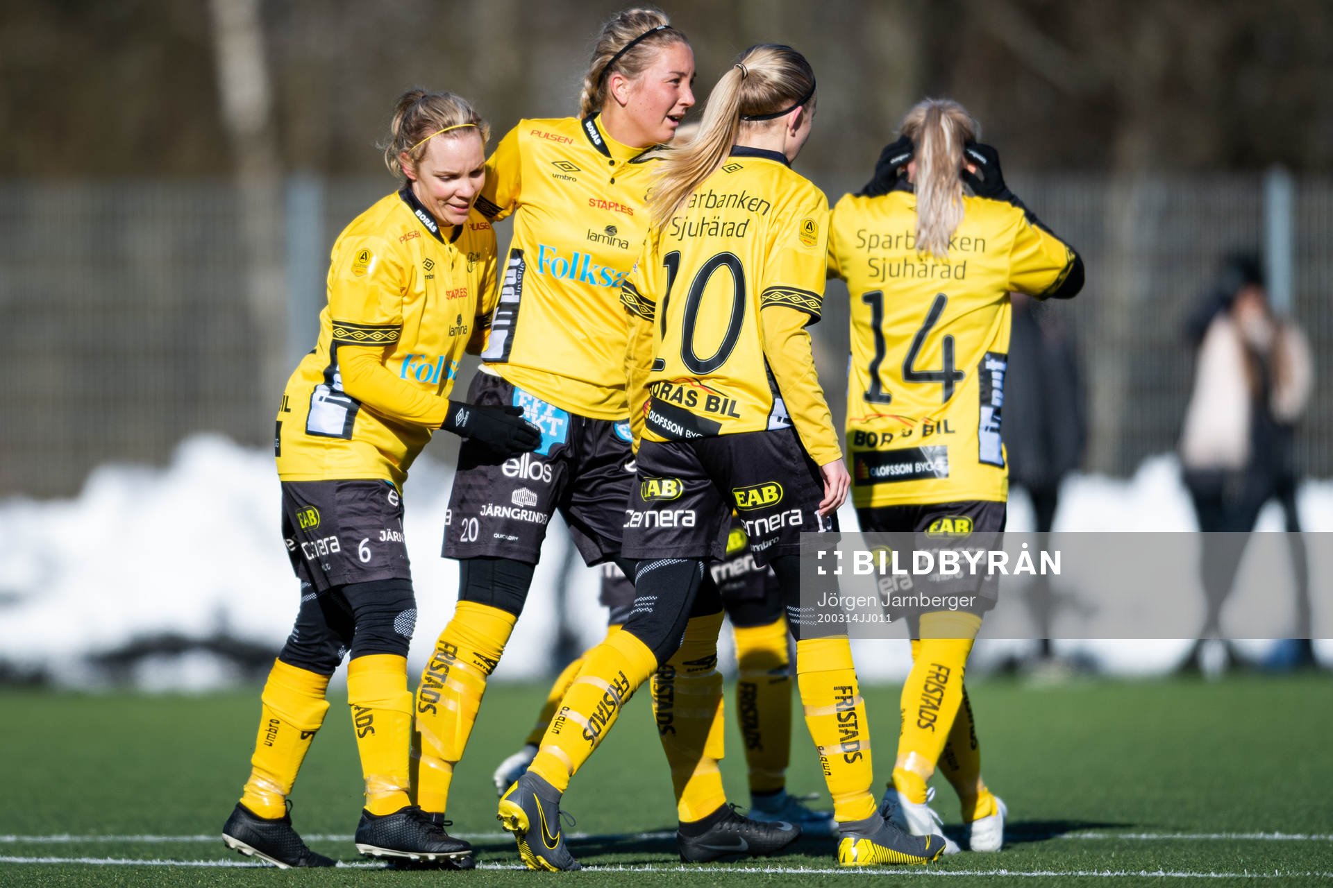 Elfsborgs Linda Westberg Carlsson klappas om av lagkamrater