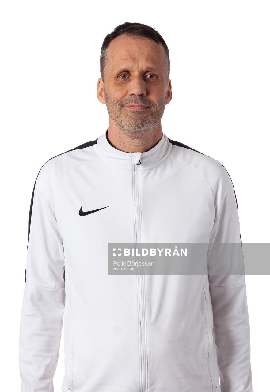 Moröns assisterande tränare Jonas Edholm poserar för ett porträtt den 18 mars 2020 i Morön.