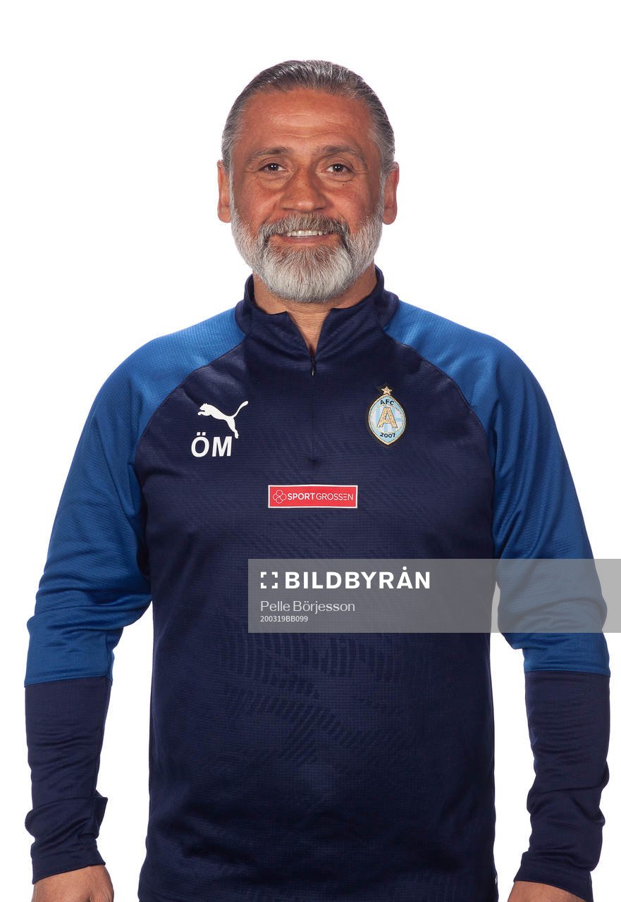 s huvudtränare Özcan Melkemichel