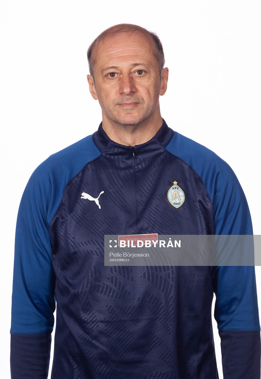 s massör Roland Khvadagiani
