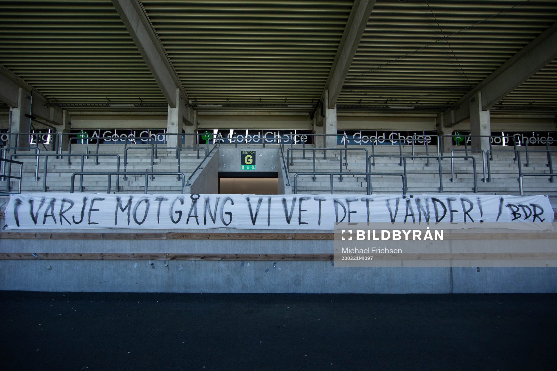 En banderoll på Häckens klacksektion