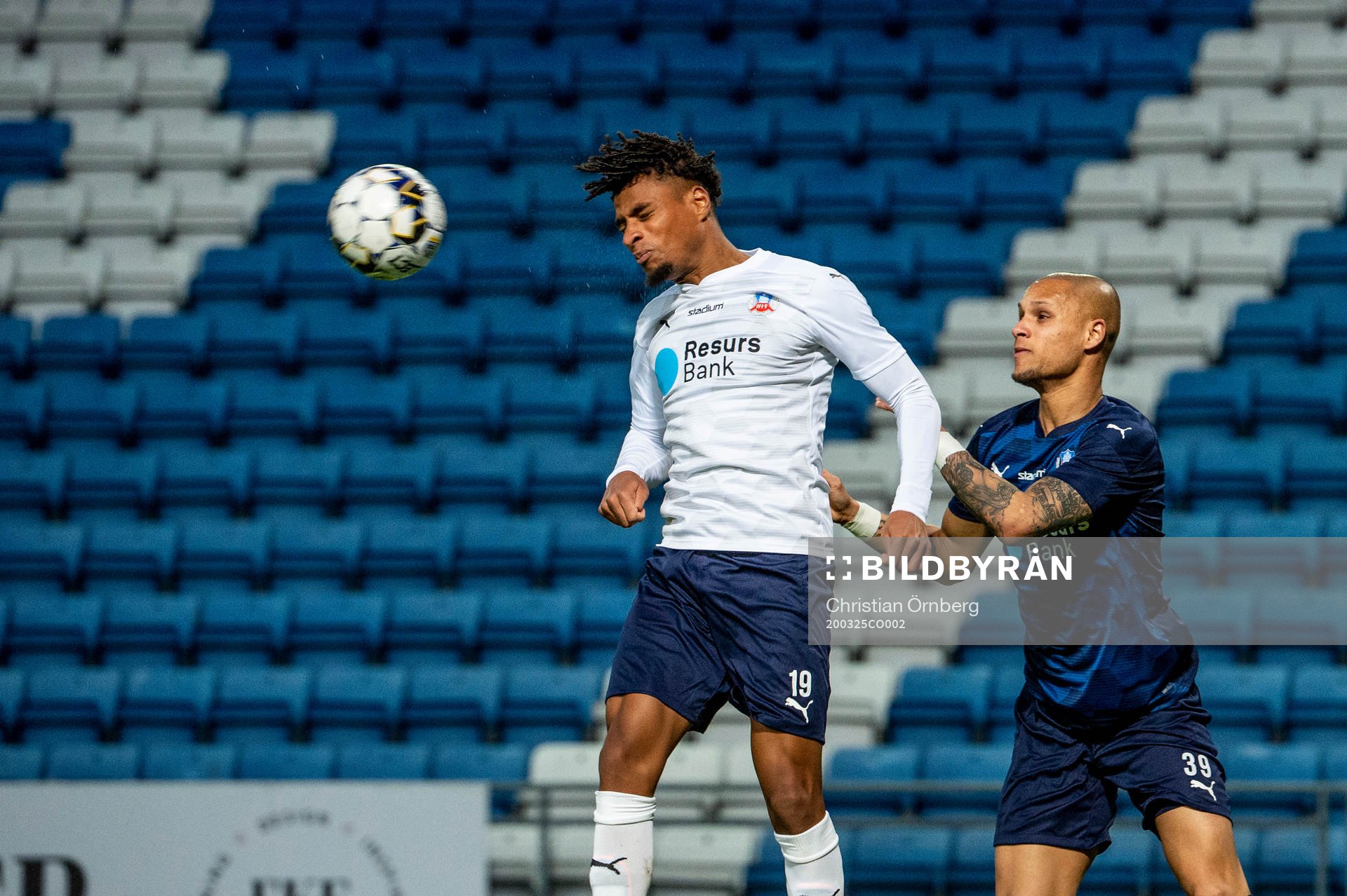Joseph Ceesay mot Anthony van