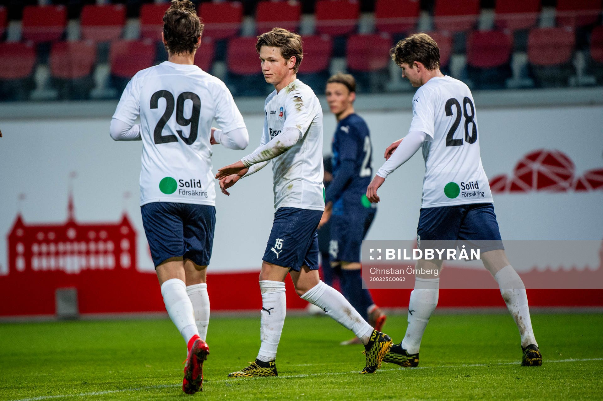 Max Svensson jublar