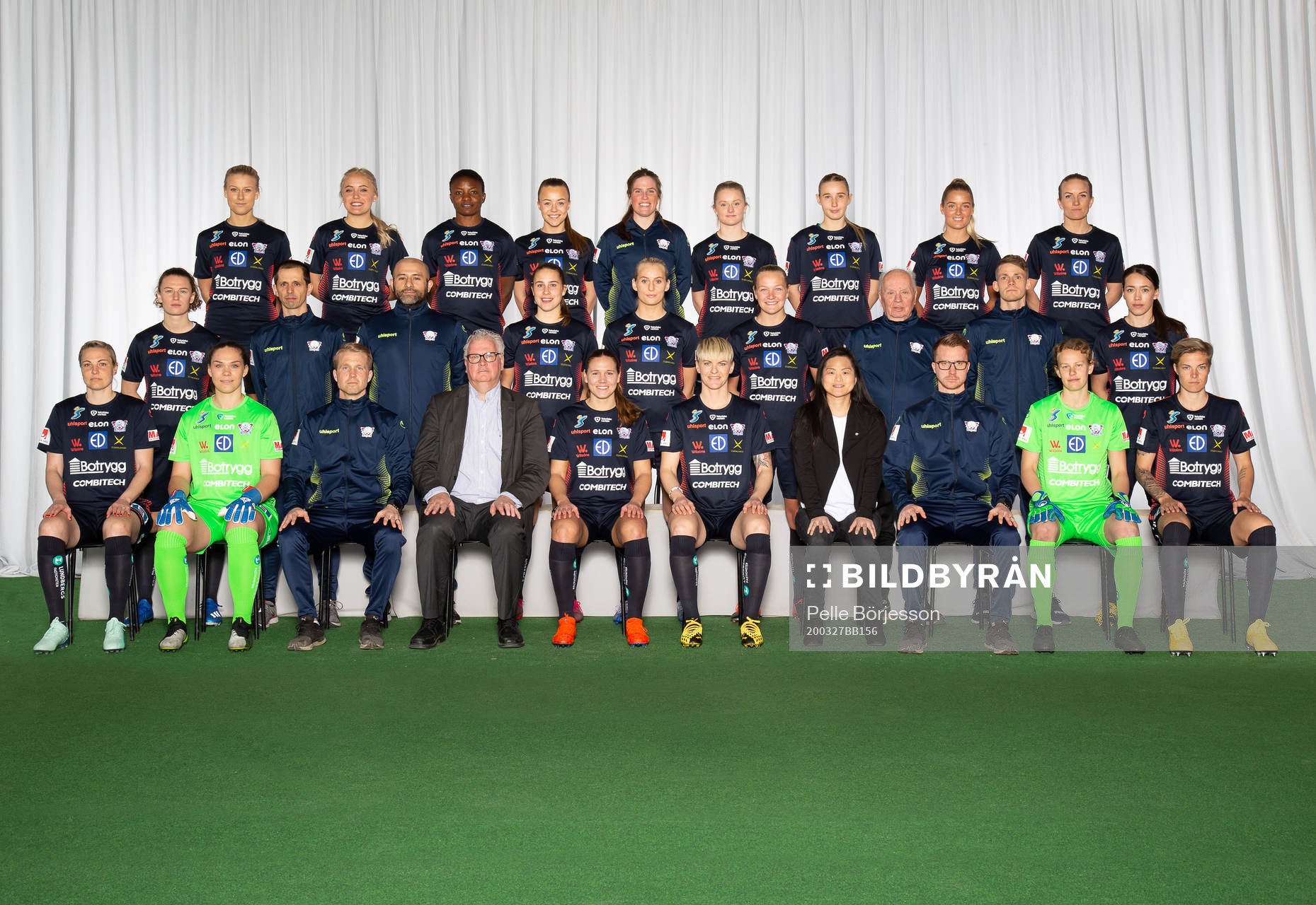 Linköpings FC Linlöpings FC poserar för en lagbild den 27 mars 2020 i Linköping.Bakre ledet från vänster: Sophie Sundqvist, Alva Selerud, Orji Ebere, Olga Ahtinen, idrottsfysiolog Frida Bylinder, Wilma Thörnkvist, Ronja Karlsson Törnborg, Ronja Aronsson, Petra Johansson. Mittenledet från vänster: Synne Skinnes Hansen, fysioterapeut Franck Lafuma, lagläkare Bashir Tajik, Johanna Alm, Stina Blackstenius, Frida Leonhardsen Maanum, lagledare Rolf ”Loben” Gustavsson, Huvudtränare William Strömberg, Elin Landström. Sittande från vänster: Lisa Hurtig, Matilda Haglund, tränare Fredrik Wiklund, ordförande Paul Lindvall, Emma Lennartsson, Nilla Fischer, klubbchef Frida Andersson, huvudtränare Olof Unogård, Cajsa Andersson, Lina Hurtig.