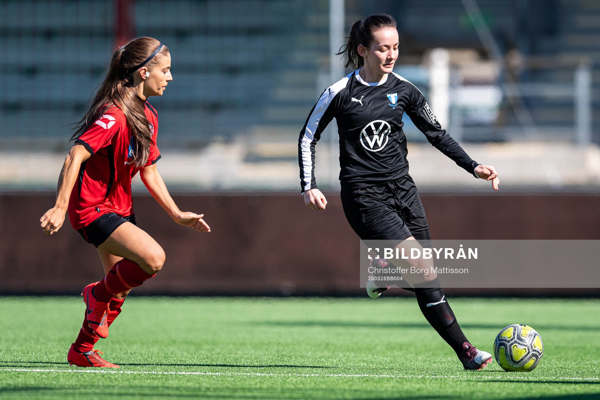 Lunds Angelica Madsen och Malmö FFs Martina Sutalo