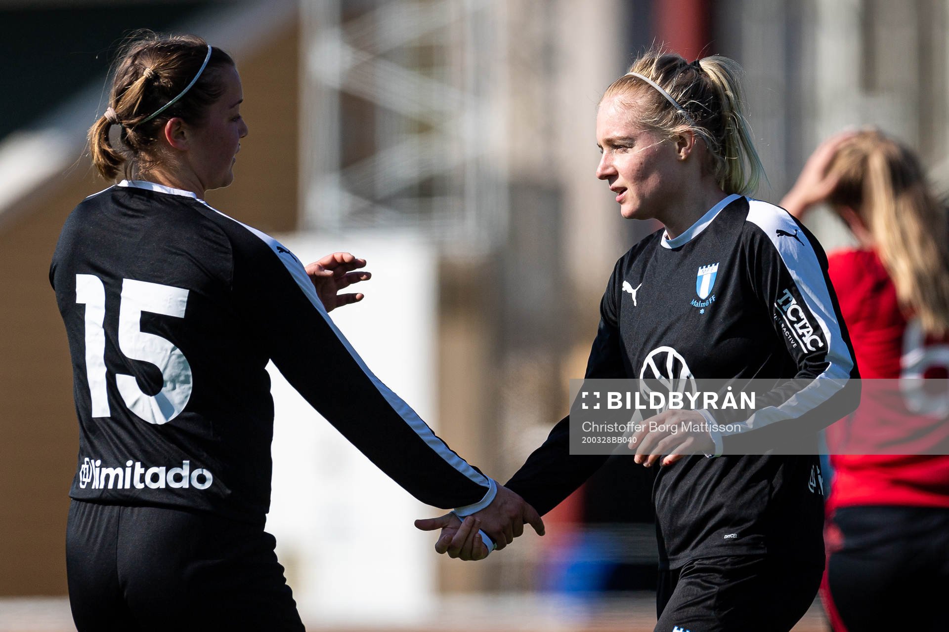 Malmö FFs Elvira Ramel och Melina Skarström jublar