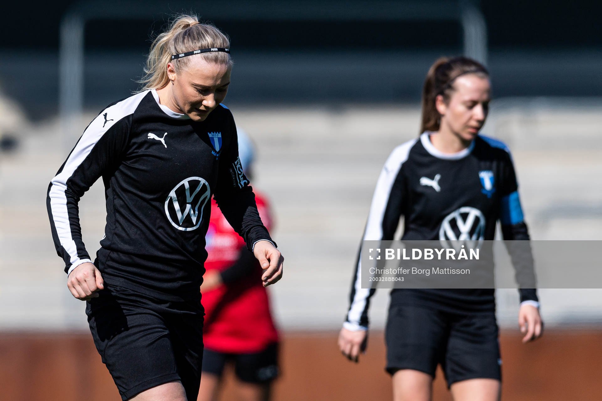 Malmö FFs Madeleine Hejde och Cornelia Lindgren deppar