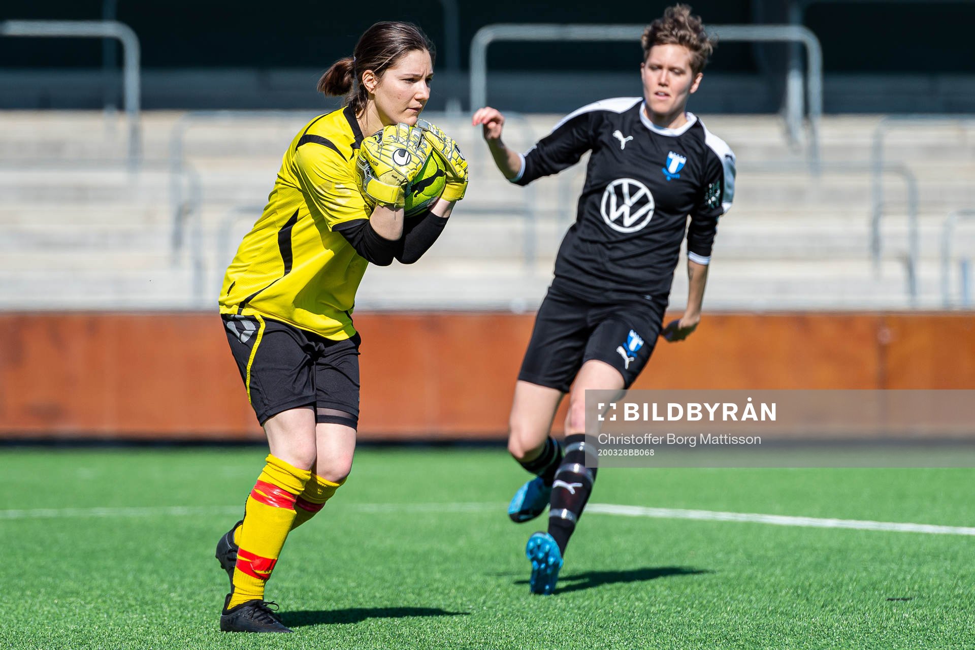 Lunds målvakt Elisa Wandinger och Malmö FFs Anna Hellsten