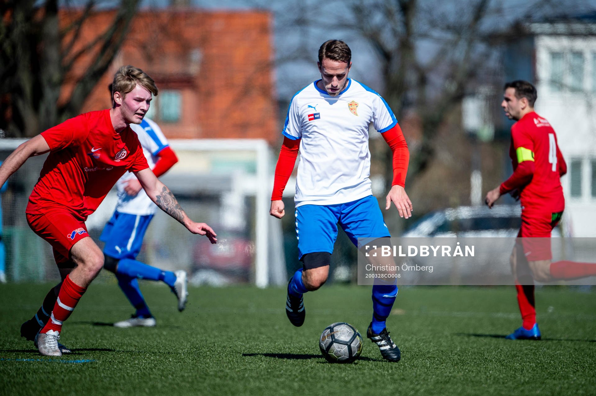 BK Flaggs Rasmus Nilsson med bollen