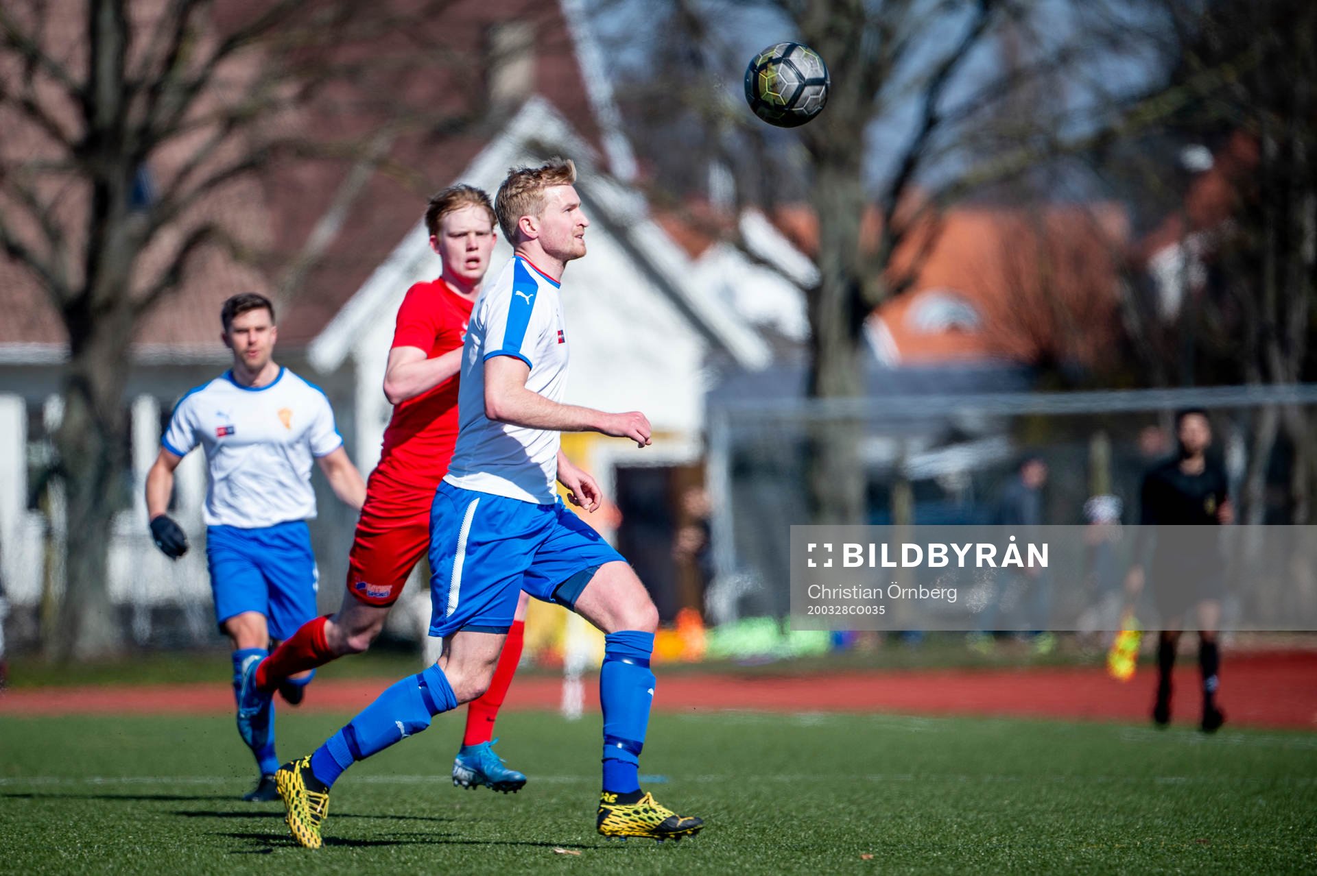 BK Flaggs Markus Wahlström med bollen