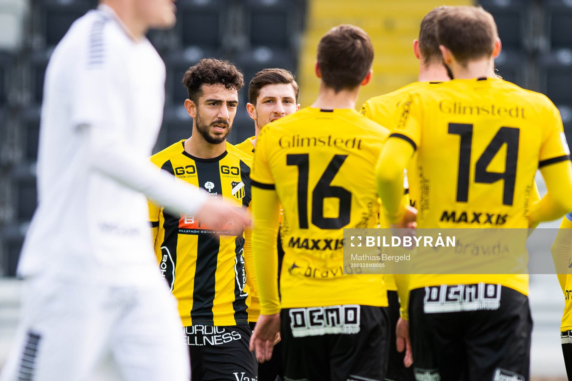 Häckens Daleho Irandust jublar med lagkamrater