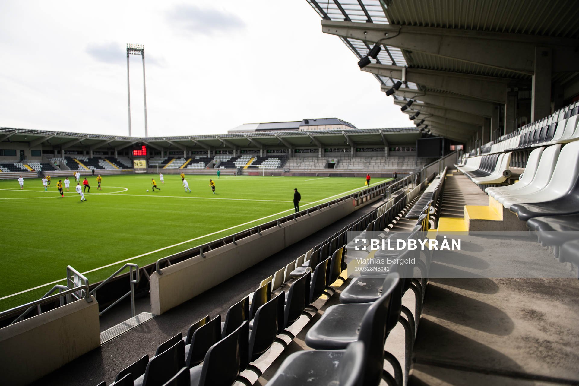 Bravida Arena med tomma läktare på grund av coronaviruset
