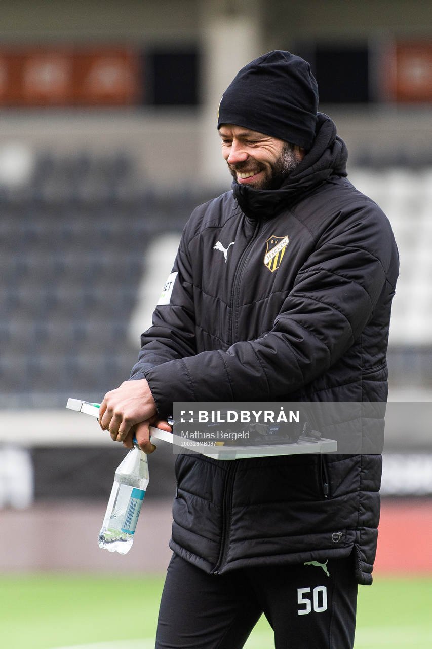 Häckens tränare Andreas Alm efter träningsmatchen i fotboll mellan Häcken och Utsikten den 28 mars 2020 i Göteborg.