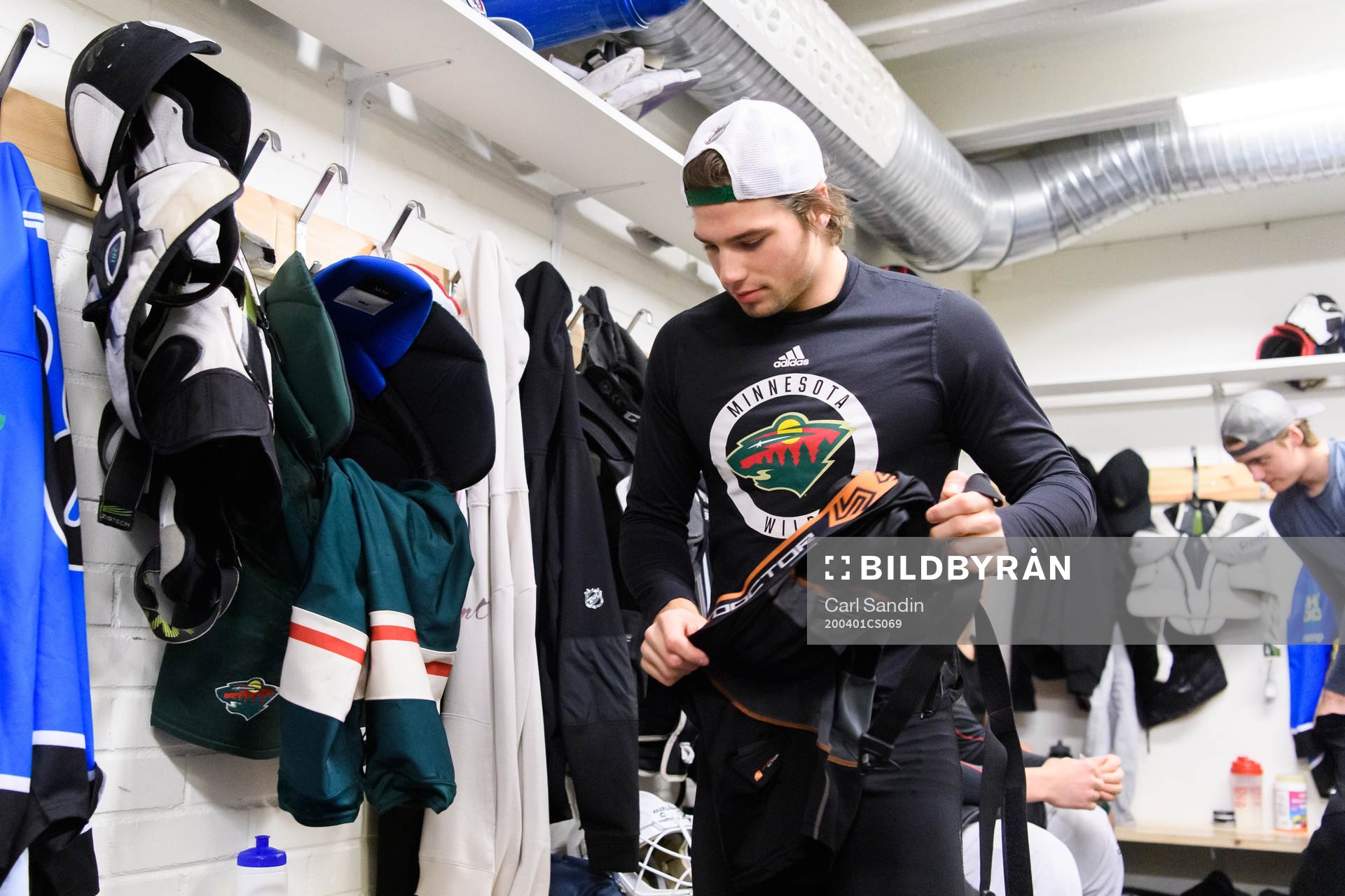 Kevin Fiala, Minnesota Wild, i omklädningsrummet innan en