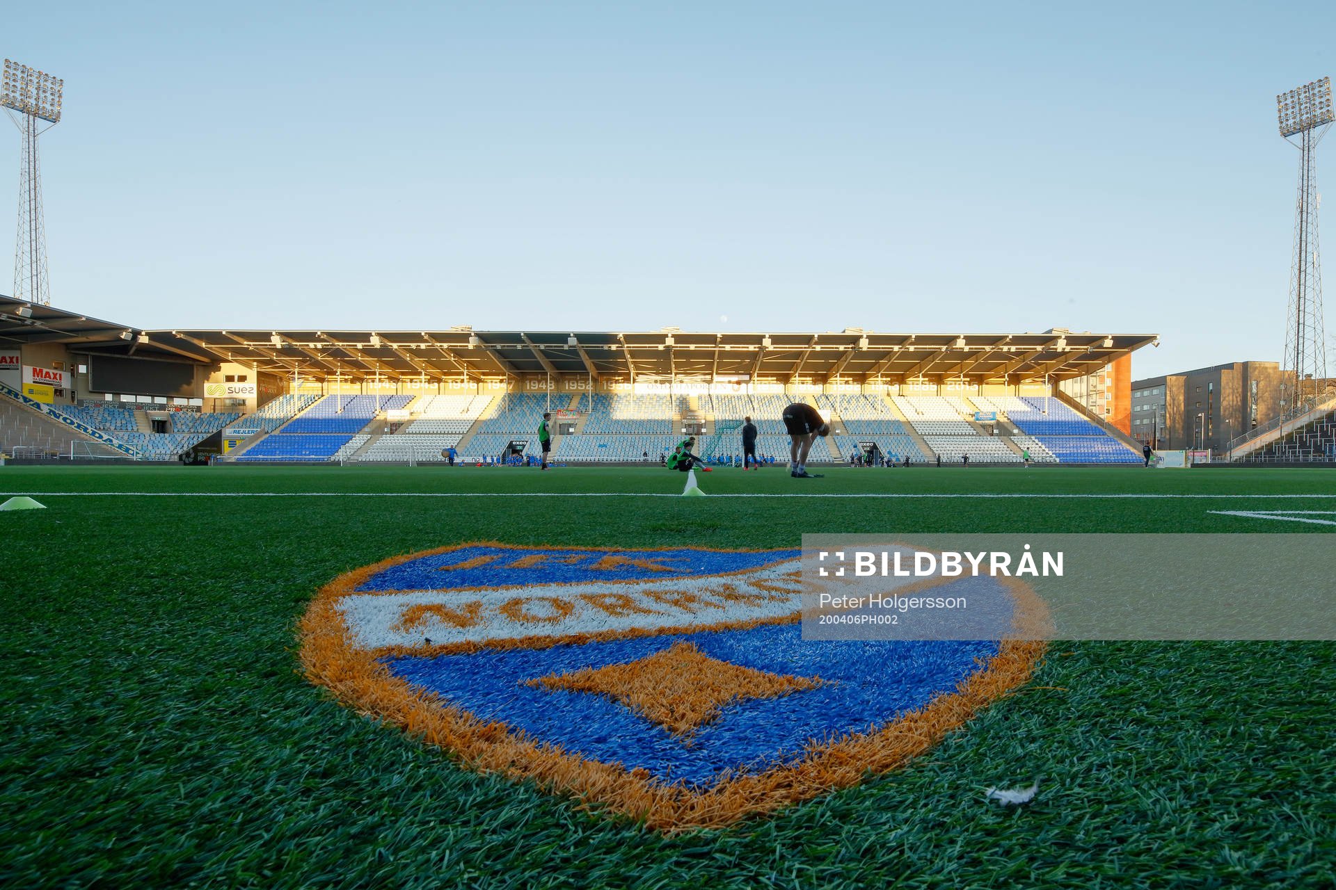 Youth team IF Sylvia training at Östgötaporten as the
