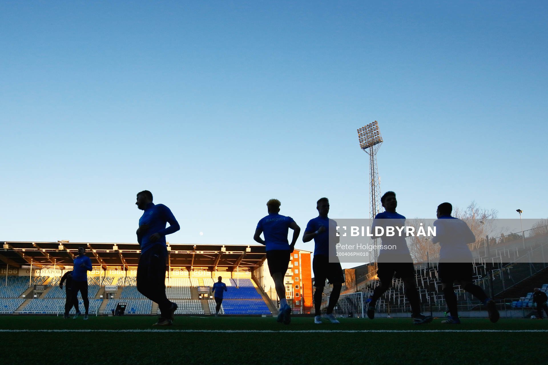 Players of IF Sylvia training at Östgötaporten Arena as